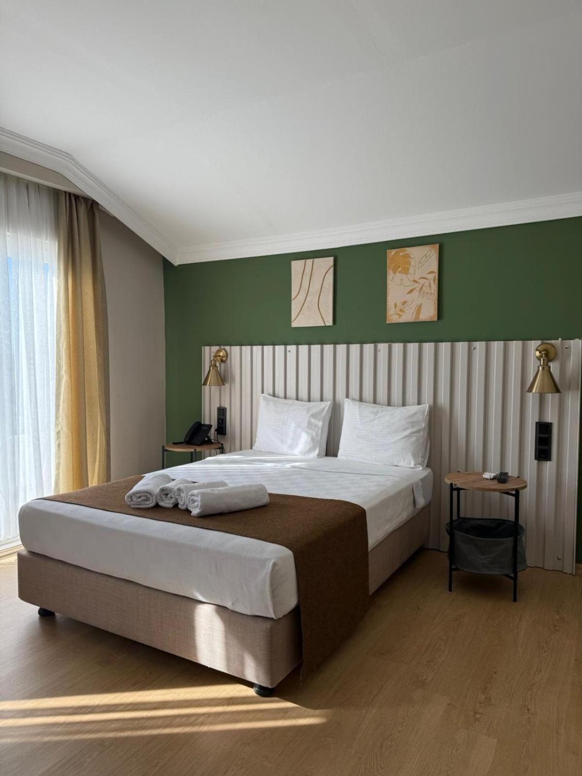 באלאק Red Castle Hotel & Pub מראה חיצוני תמונה