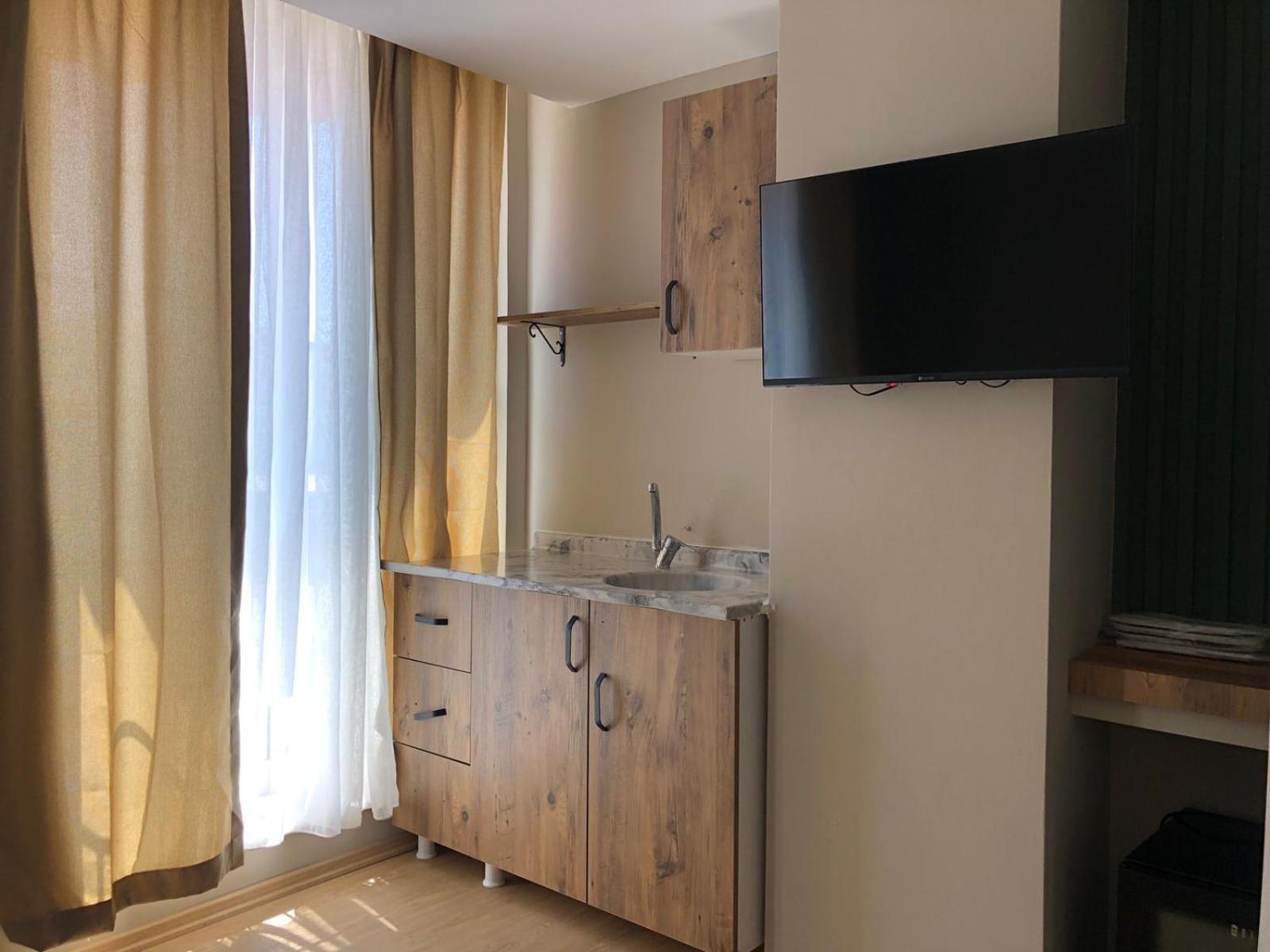 באלאק Red Castle Hotel & Pub מראה חיצוני תמונה