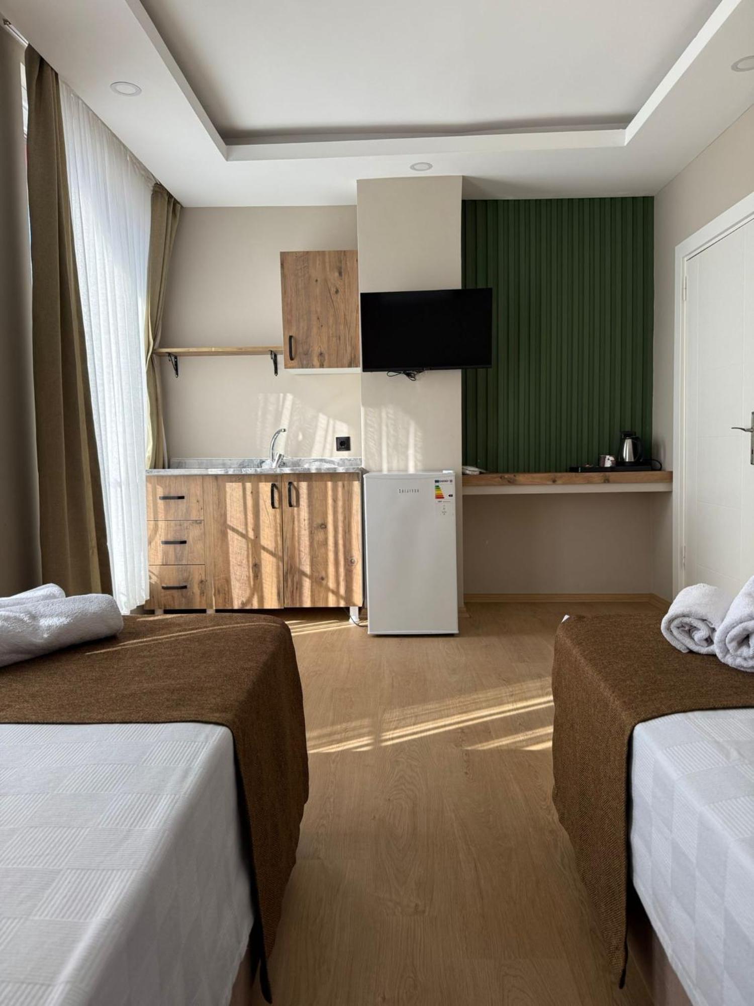 באלאק Red Castle Hotel & Pub מראה חיצוני תמונה