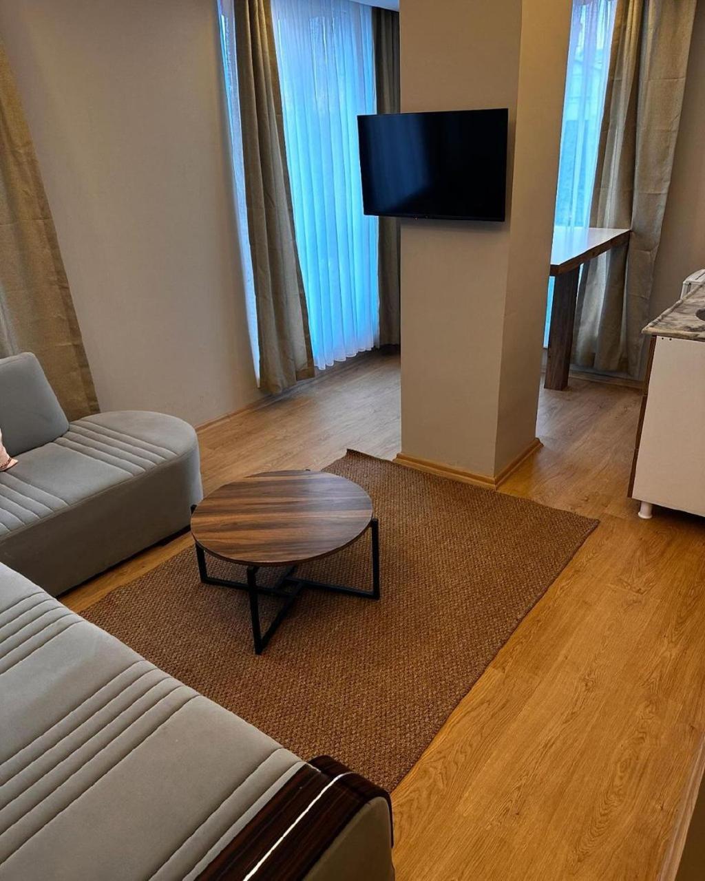 באלאק Red Castle Hotel & Pub מראה חיצוני תמונה